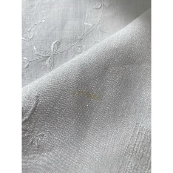 Vintage Tablecloth Floral Embroidered Handmade White Drawnwork 62x78” - Picture 10 of 10